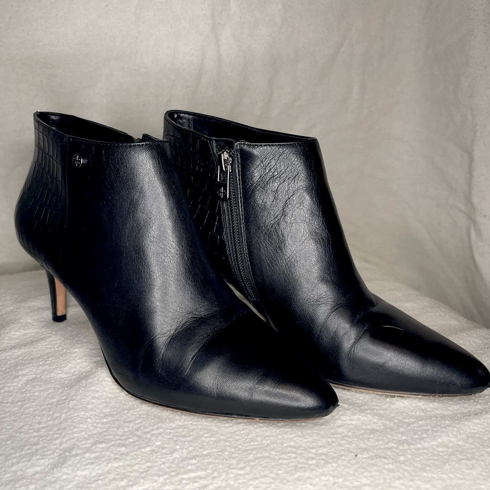 Antonio Melani- Croc embossed/smooth sleek leather ankle heeled bootie- Size 7